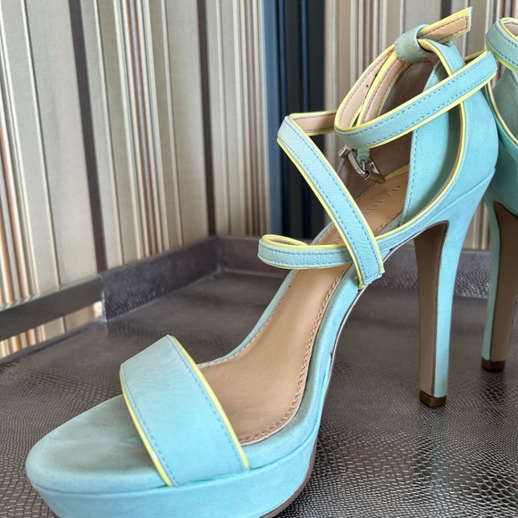 Gianni Bini platform heels in size 7.5M - Picture 5 of 7